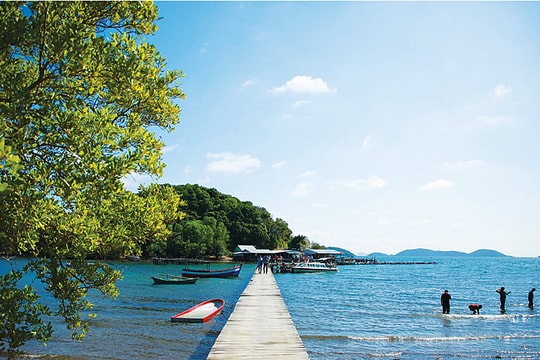 Du lịch biển đảo mùa nóng bức