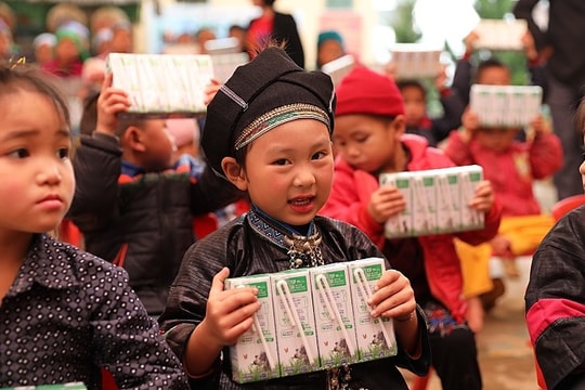 1,7 triệu hộp sữa sẽ được Vinamilk gửi đến trẻ em khó khăn