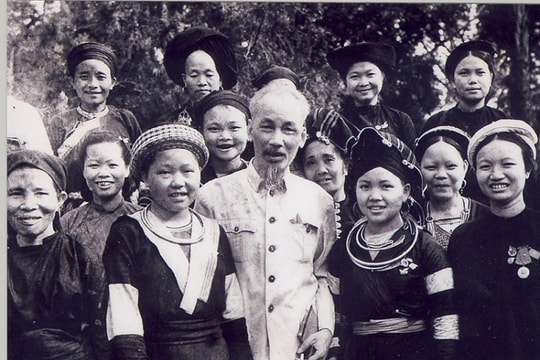 Kỷ niệm 131 năm ngày sinh của Bác, ôn lại những câu chuyện về Bác