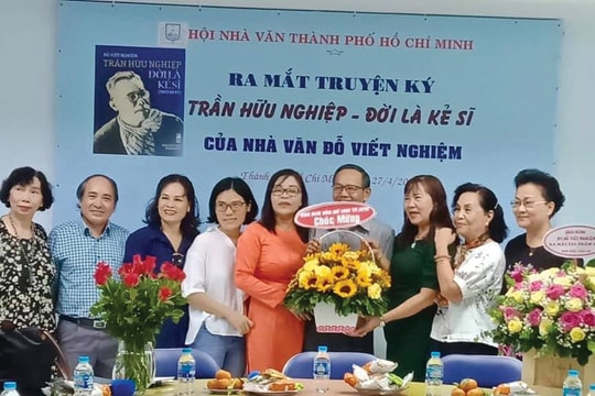 Trần Hữu Nghiệp - Đời là kẻ sĩ