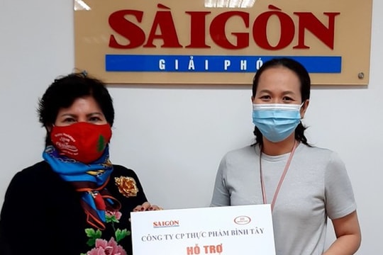 Doanh nhân Lê Thị Giàu nhận bảo trợ cho con nữ công nhân tử vong do Covid-19