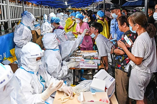 Đến lượt Trung Quốc “bầm dập” vì các biến chủng vi-rút