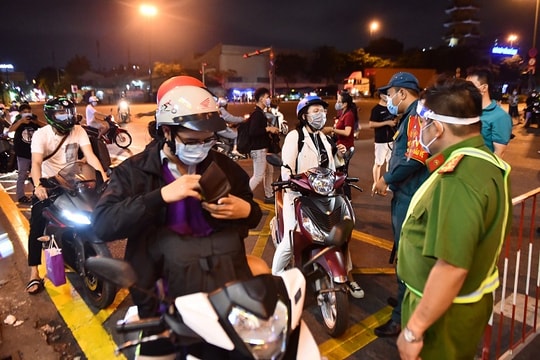 Hơn 1 tỷ đồng hỗ trợ người nghèo và lực lượng phòng, chống dịch Q. Gò Vấp