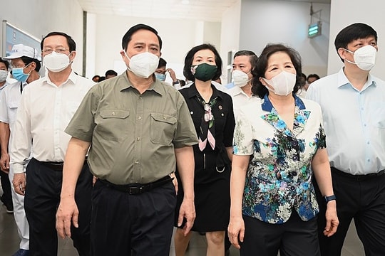 Thủ tướng đánh giá Vinamilk là doanh nghiệp điển hình “vừa sản xuất, vừa chiến đấu” trong dịch Covid-19