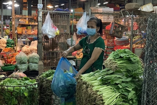 TP.HCM: Tạm đóng chợ đầu mối Hóc Môn, hàng hoá sẽ được điều tiết thế nào?