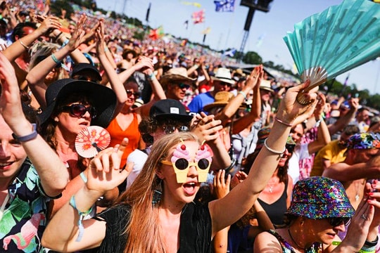 Âu - Mỹ rón rén "mở cửa" trong thấp thỏm vì biến chủng Delta