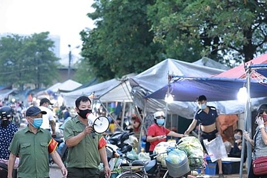 Thấy tụ tập mùa dịch, người dân có thể dùng Help 114 báo phường xử lý