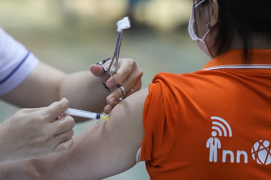 16 đối tượng được ưu tiên tiêm vaccine phòng Covid-19 trong chiến dịch tiêm chủng lớn nhất Việt Nam