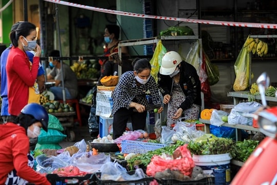 Tổ chức điểm tập kết, trung chuyển hàng hóa tại chợ đầu mối Hóc Môn