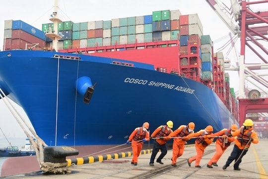 Tin kinh tế ngày 28/7: Vận tải biển toàn cầu lại gián đoạn vì lũ lụt