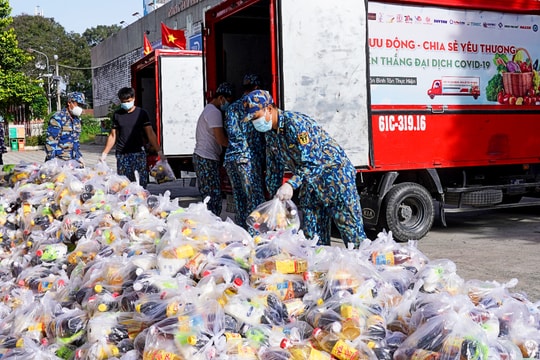 HUBA trao 5.500 phần quà cho người dân tại Thủ Đức và Bình Thạnh