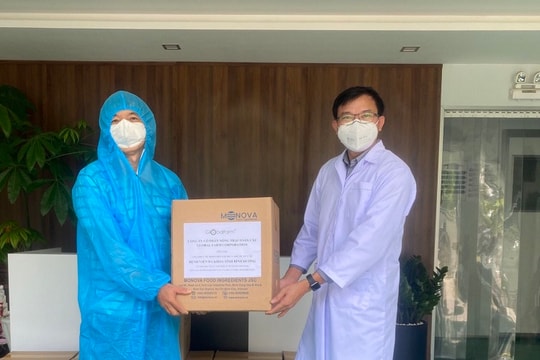 Công ty Global Farm trao tặng lô Vitamin C đầu tiên cho tuyến đầu chống dịch