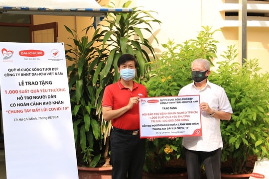 Dai-ichi Life Việt Nam trao 1.000 suất quà yêu thương