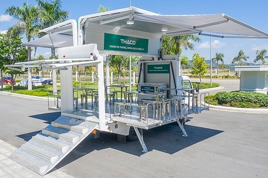 THACO trao tặng TP.HCM xe cứu thương và vật dụng y tế trị giá hơn 131 tỷ đồng