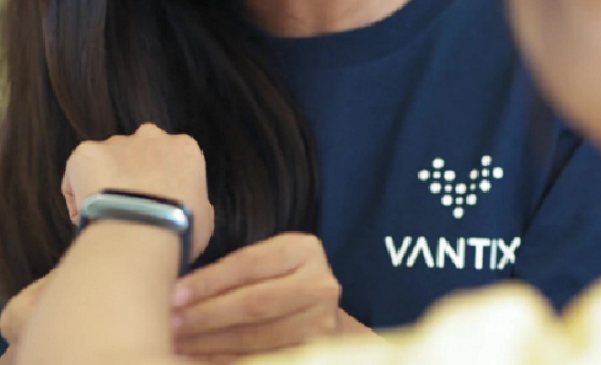 Nâng cao năng suất lao động nhờ thiết bị đeo tay thông minh vBand