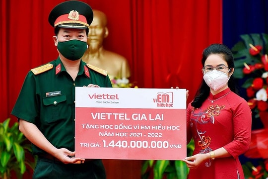 Viettel trao tặng hơn 40 tỷ đồng cho học sinh có hoàn cảnh khó khăn năm học 2021-2022