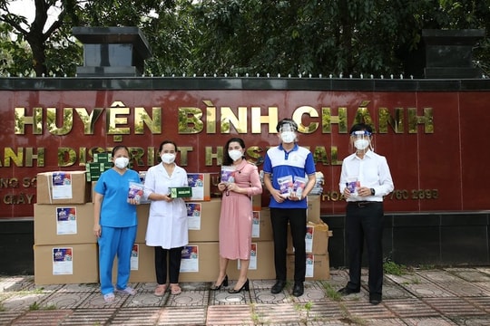 Kim Oanh tiếp tục hỗ trợ ngành y tế phòng, chống dịch Covid-19 Kim Oanh tiếp tục hỗ trợ ngành y tế phòng, chống dịch Covid-19