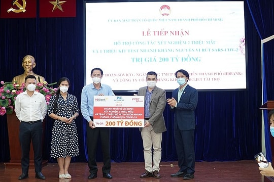 Tập đoàn Sovico hỗ trợ TP.HCM 200 tỷ đồng xét nghiệm 2 triệu mẫu và tặng 1 triệu kit xét nghiệm
