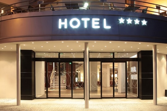 Khách sạn “vượt bão” bằng dịch vụ cách ly