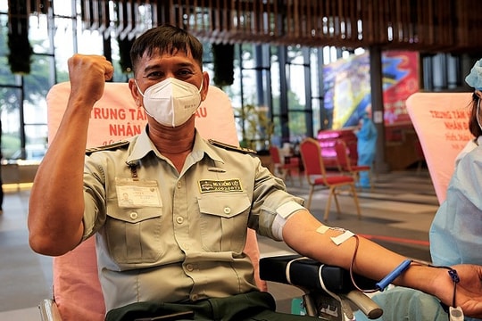 Nhân viên và cư dân Phú Mỹ Hưng tham gia tình nguyện hiến máu
