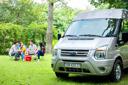 Ford Việt ưu đãi khách hàng mua Ford Transit Luxury