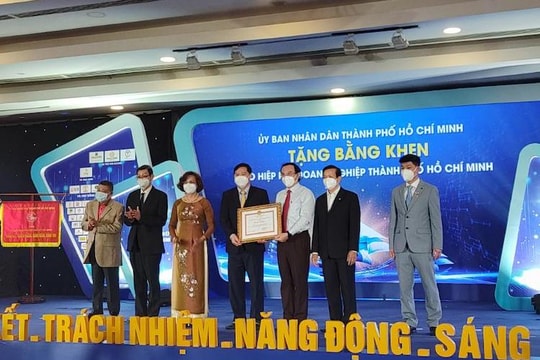 Đội ngũ Doanh nhân TP.HCM tin tưởng vượt qua khó khăn Đội ngũ Doanh nhân TP.HCM tin tưởng vượt qua khó khăn