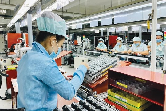 Tin kinh tế ngày 14/10: Doanh nghiệp có nợ xấu vẫn được vay trả lương lãi suất 0%