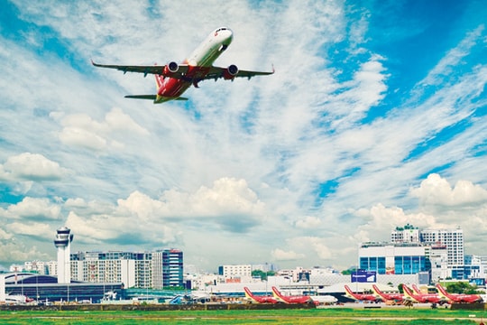 Mở cửa bầu trời: Trước hết khôi phục đường bay trong nước