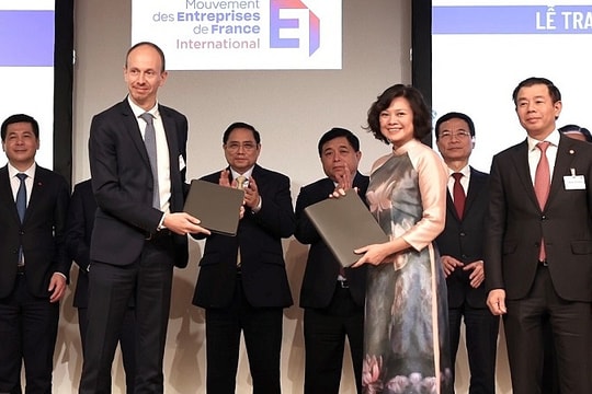 VinFast và EDF hợp tác lắp đặt trạm sạc điện tại Pháp