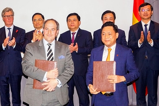 Sinh viên Đại học Văn Lang có thêm cơ hội học tập tại Anh và Pháp