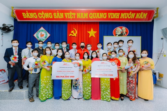 J&T Express đồng hành cùng thầy trò Quảng Ngãi