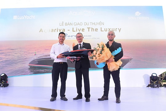 LuxYacht bàn giao du thuyền Riva Aquariva Super đầu tiên tại Đông Nam Á LuxYacht bàn giao du thuyền Riva Aquariva Super đầu tiên tại Đông Nam Á
