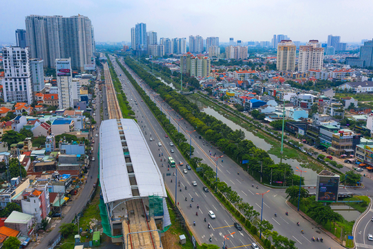 Ảnh hưởng dịch, tăng trưởng kinh tế TP.HCM thấp nhất 35 năm