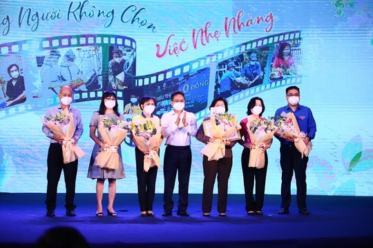 Hành trình 130 ngày đêm của Vòng tay Việt – Siêu thị mini 0 đồng