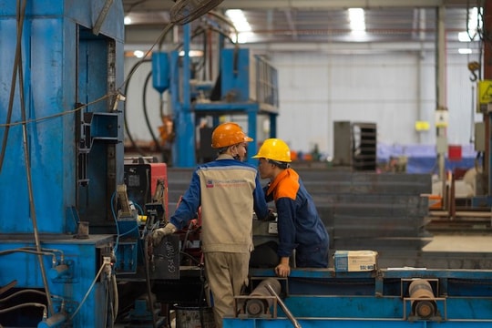 Người lao động làm thêm không quá 300 giờ mỗi năm