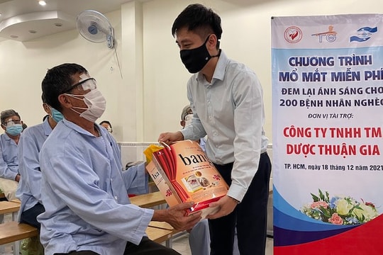 Công ty Dược Thuận Gia hỗ trợ mổ mắt miễn phí cho 100 người