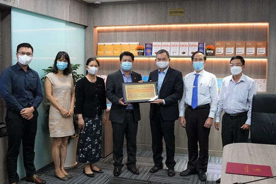 Khuyến khích sinh viên Đại học Mở TP.HCM đọc sách về doanh nhân Việt Nam