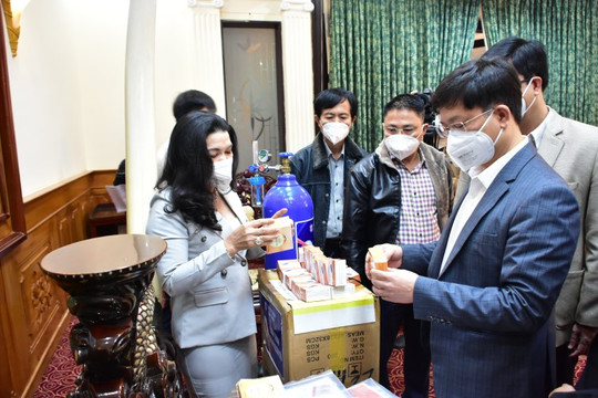 Quỹ Từ thiện Kim Oanh hỗ trợ tỉnh Thừa Thiên - Huế chống dịch Covid-19