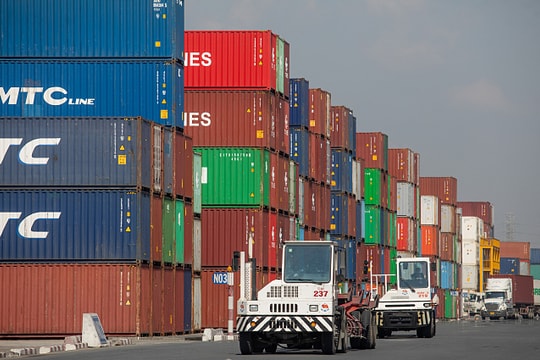 Doanh nghiệp gặp khó vì giá container lạnh đường biển tăng cao