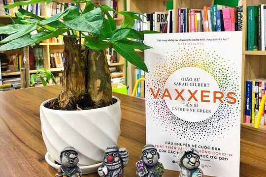 MedInsights tặng 1.000 cuốn sách viết về câu chuyện phát triển vaccine chống Covid-19