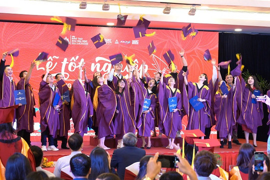 Trường ĐH Hoa Sen trao bằng Thạc sĩ cho học viên niên khóa 2019-2021