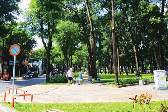 Hai năm "người xa người"