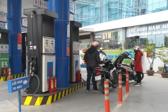 Giá xăng, dầu có thể giảm 1.500-2.500đ/lít vào ngày mai
