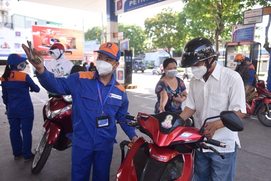 Giá xăng, dầu lần đầu giảm trong năm 2022