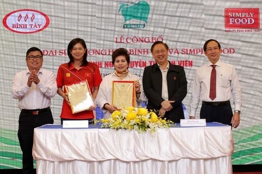 "Kình ngư’ Ánh Viên trở thành đại sứ thương hiệu Bình Tây và Simplyfood