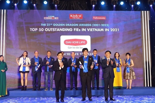 Dai-ichi Life Việt Nam nhận giải thưởng Rồng Vàng 2022 lần thứ 13