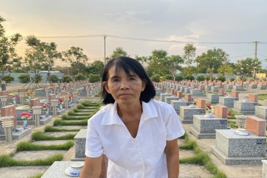 Chân dung người đàn bà chăm sóc những nấm mồ liệt sĩ