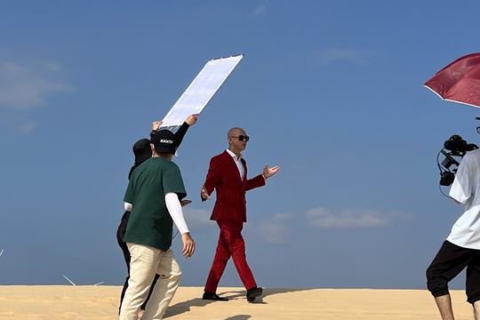 Ca sĩ Phan Đinh Tùng ra mắt ca khúc, MV “Hàng triệu con tim”