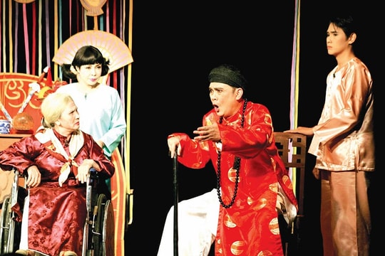 Lao đao sân khấu xã hội hóa