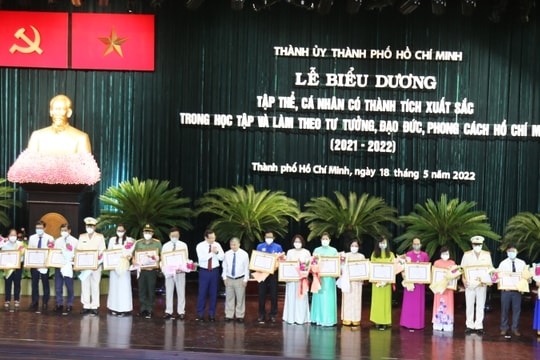 Nhiều doanh nghiệp, doanh nhân TP.HCM được trao Bằng khen Học tập và làm theo gương Bác Hồ